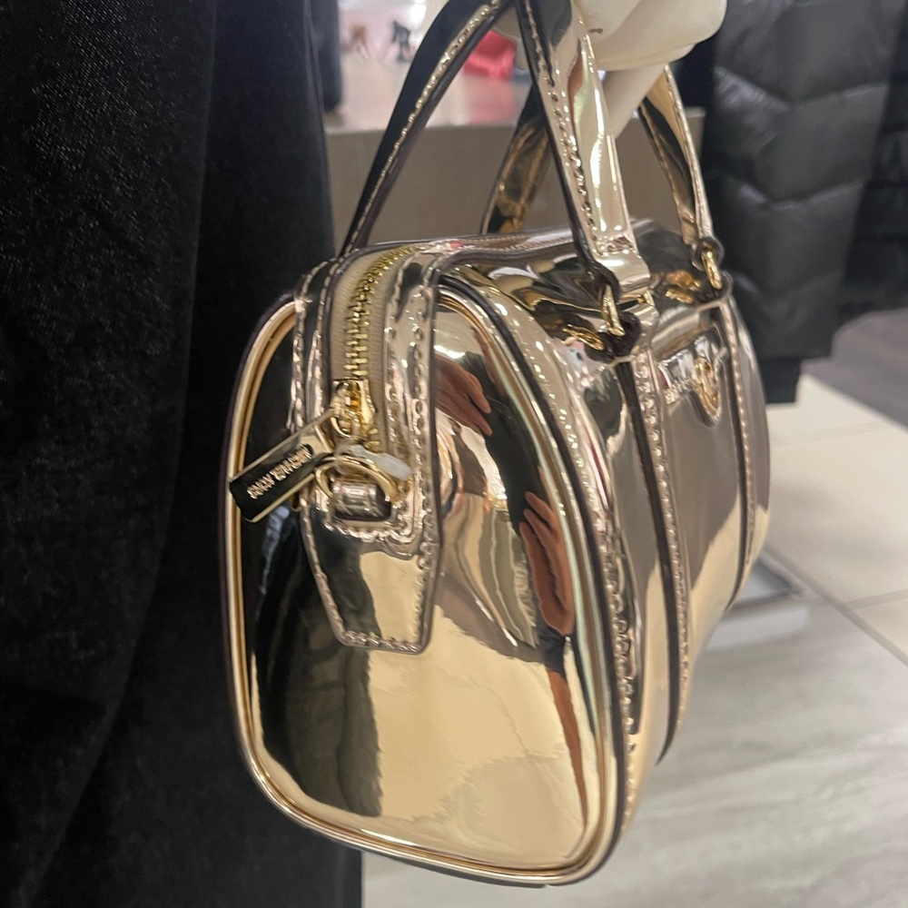 MICHAEL KORS Jet Set Small Metallic Convertible Crossbody Duffle Xbody
Pale Gold - Picture 4 of 16
